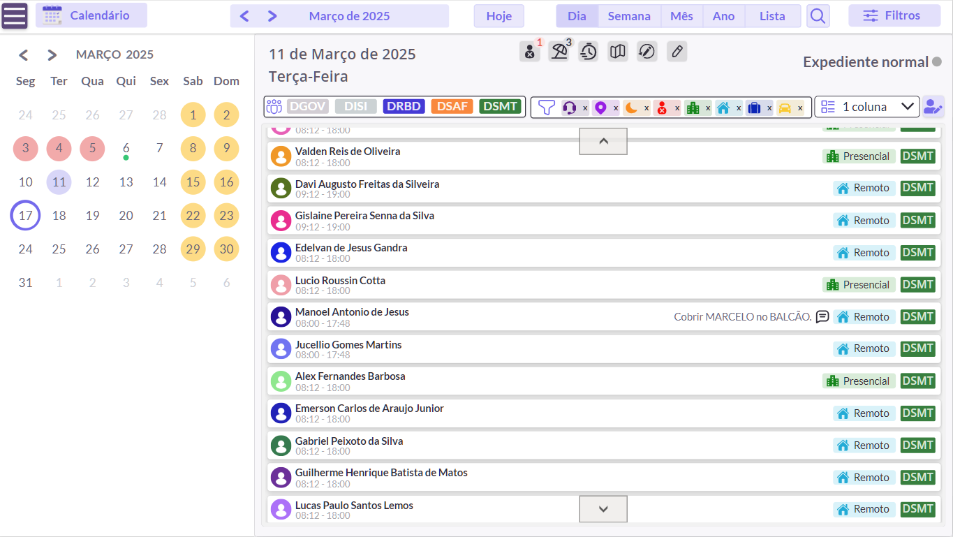 Day view in single-column mode with full names, work modality and team for each technician